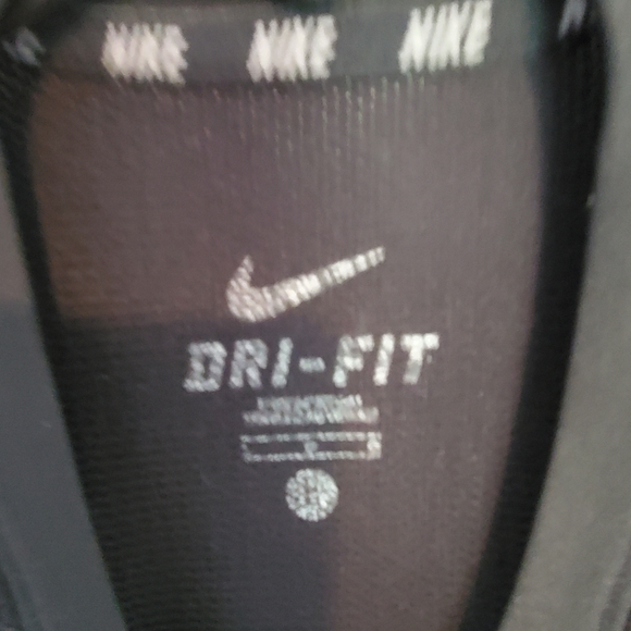 3 Nike dry fit shirts - Picture 2 of 9